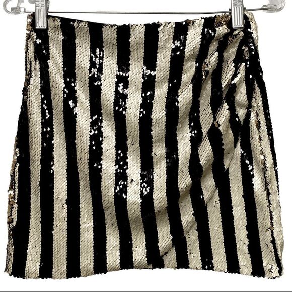 🚨FINAL OFFER NWOT DO+BE Black and White Sequined Mini Skirt Size Small - Picture 1 of 11